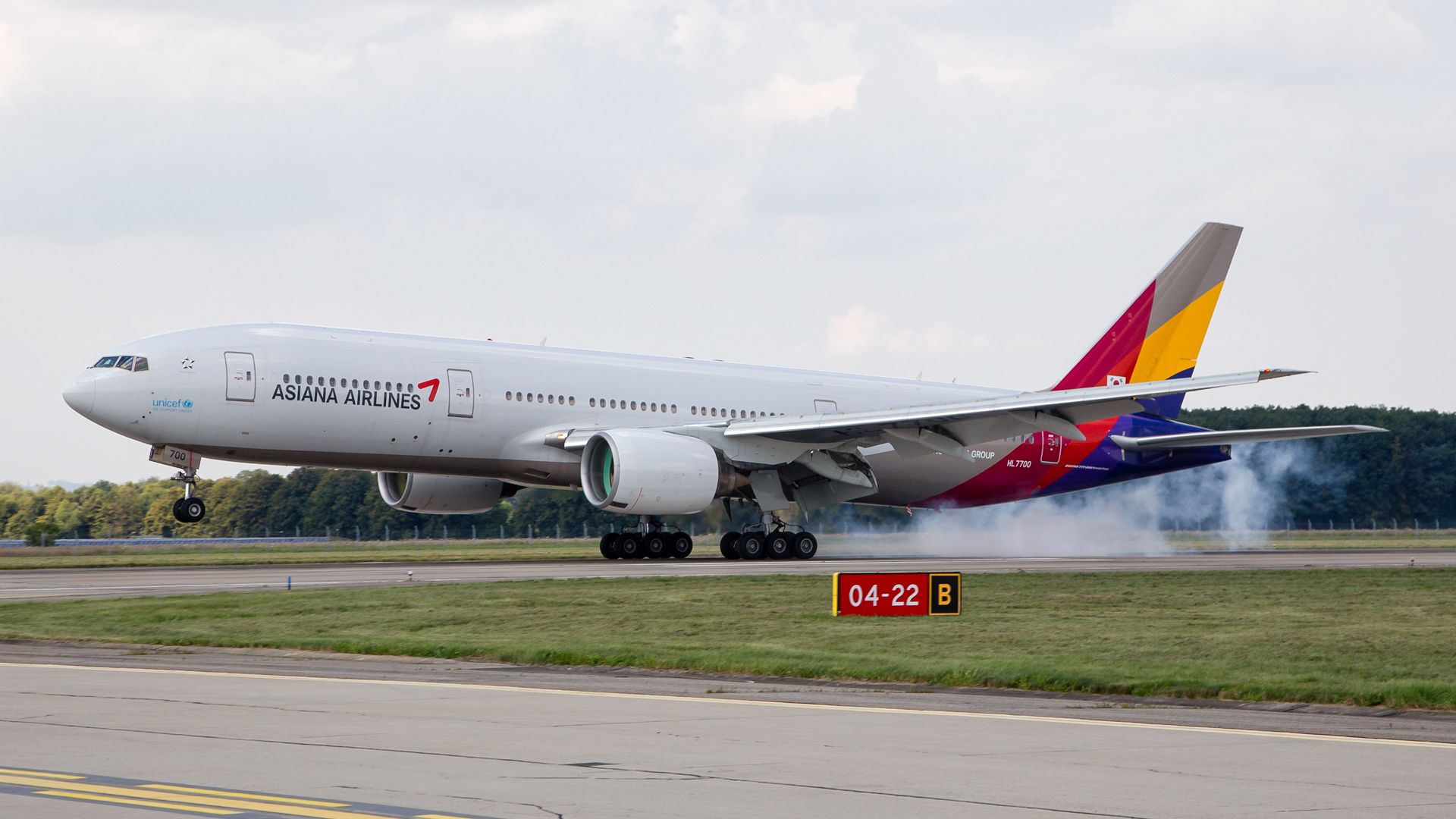 Boeing 777-200 Asiana Airlines v Ostravě. Foto: Radim Koblížka / LKMT Spotters