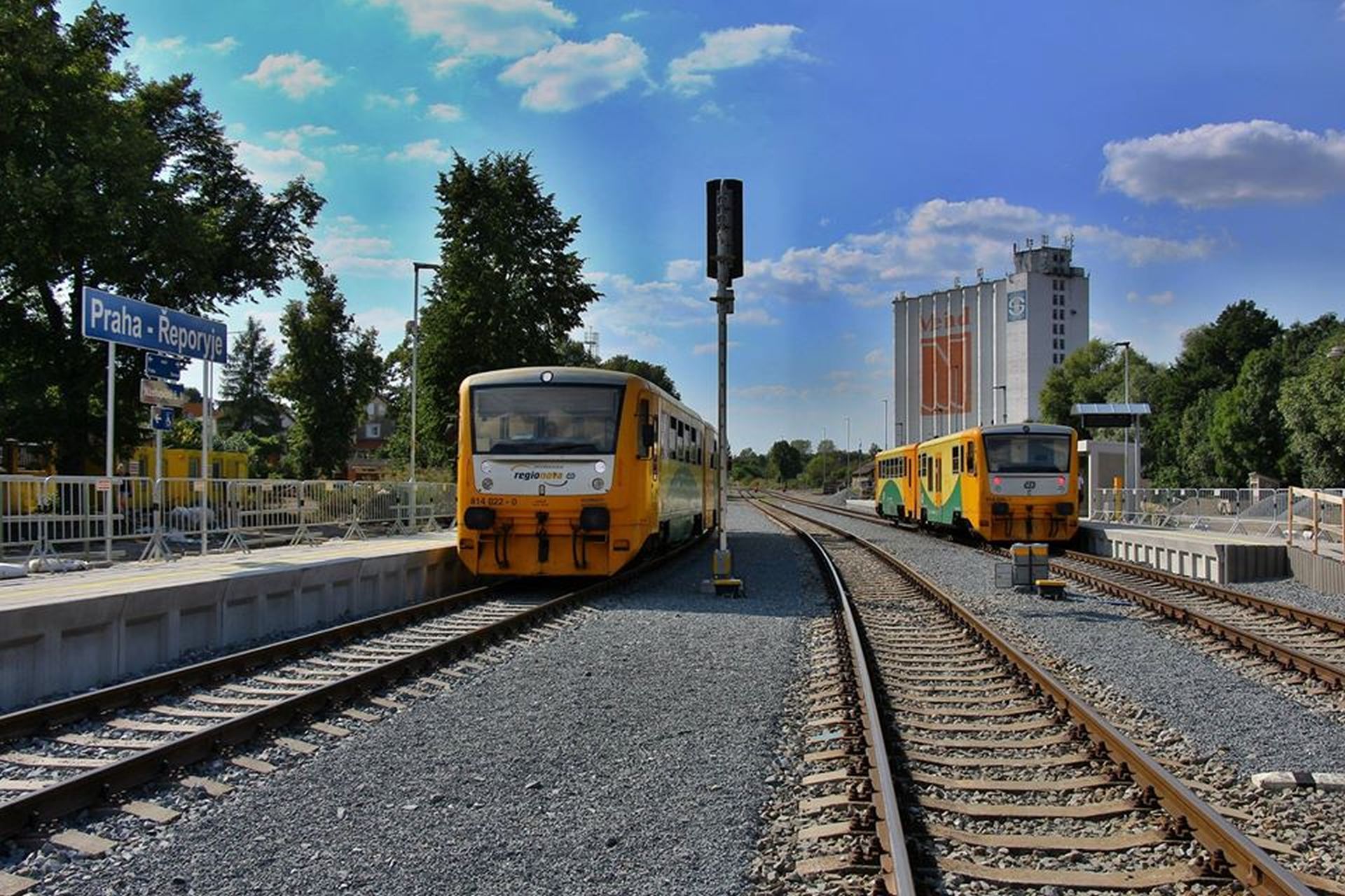 Křižování vlaků v Řeporyjích. Foto: PID