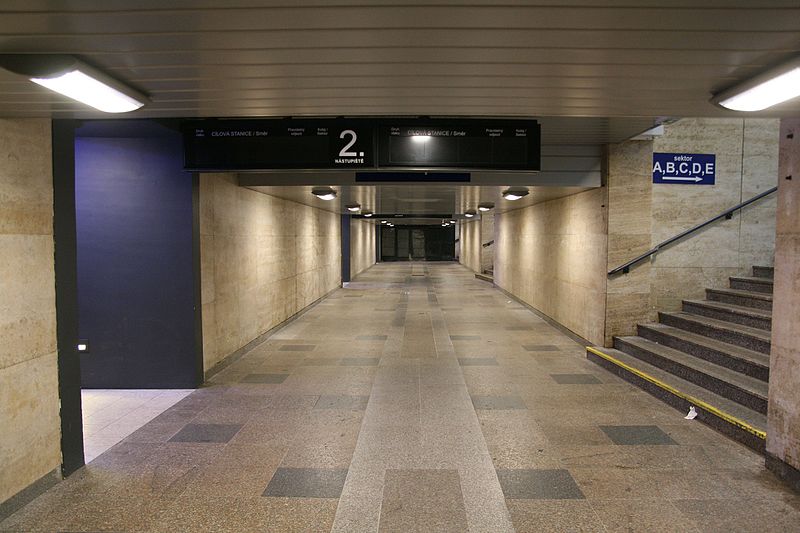 Podchod na brněnském hlavním nádraží. Foto: Martin Strachoň / Wikimedia Commons