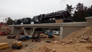 Parní lokomotivy řady 475.1 testují nový most v Plzni na mladotické trati. Pramen: Správa železnic