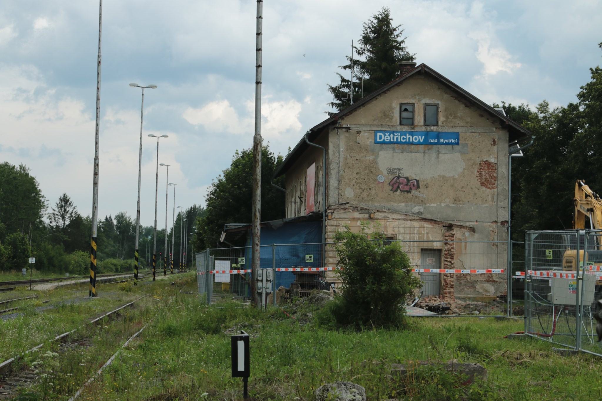 Stará nádražní budova v Dětřichově nad Bystřicí. Foto: FB profil Zachraňme nádraží