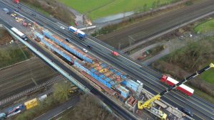 Zaměstnanci Divize 4 se podíleli letos na výstavbě nového dálničního mostu Brücke Bahnhof Hengstey na německé A1. Foto: Metrostav