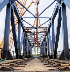 Odstraňování mostu na koridoru u Prosenic. Foto: Správa železnic