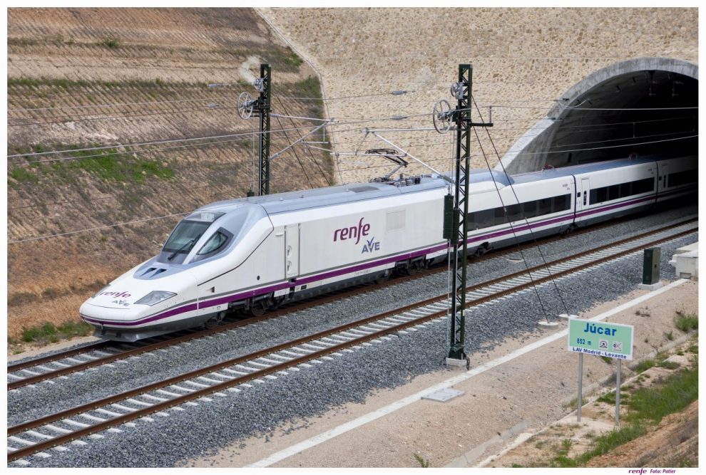 Vysokorychlostní jednotka španělských drah Renfe. Foto: Renfe
