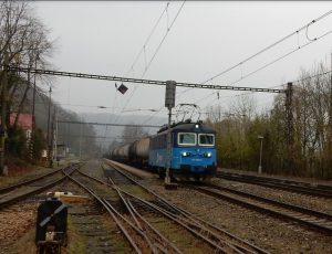 Nákladní vlak v Zadní Třebani. Foto: Správa železnic