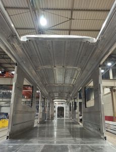 První dokončený svařenec nového vozu pro varšavské metro. Pramen: Škoda Vagonka