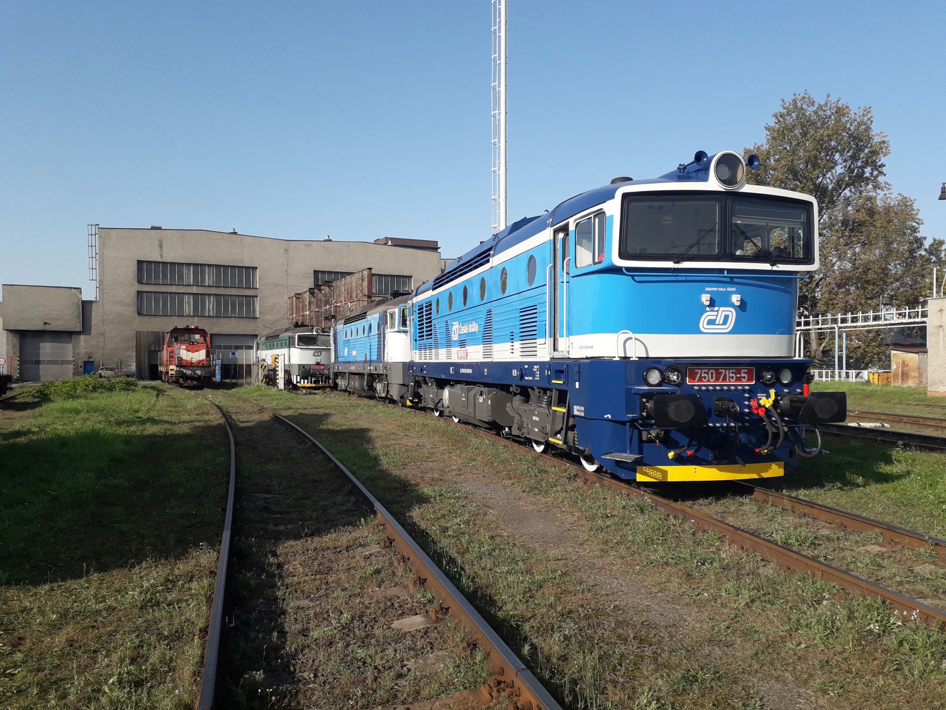 První dvě lokomotivy řady 750.7 (brejlovec), uzpůsobené k provozu s push-pull soupravami. Pramen: České dráhy