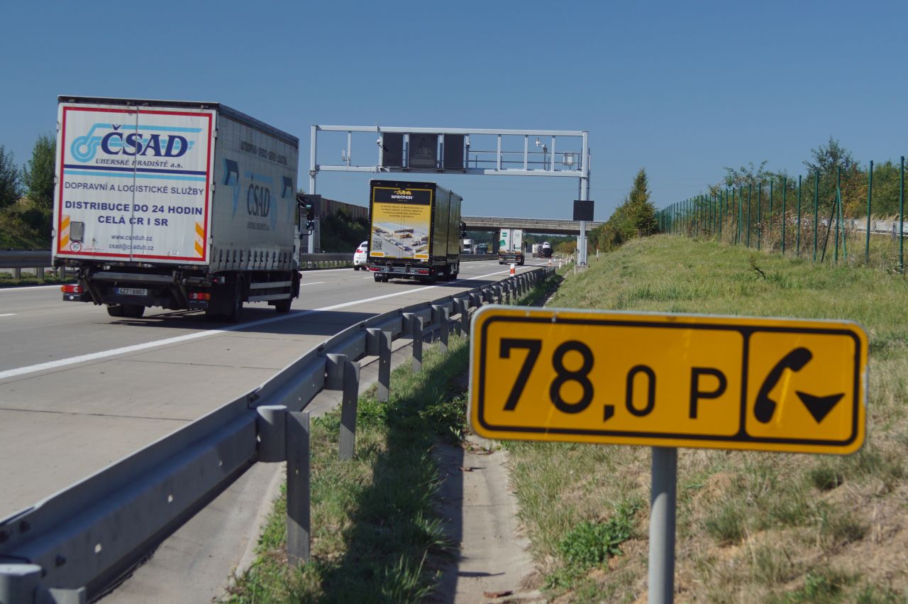 Kamiony na Pražském okruhu D0. Foto: ŘSD