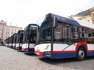 Autobusy Solaris v barvách Dopravního podniku města Olomouce. Foto: DPMO