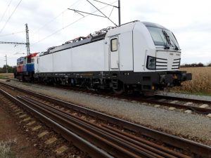 Čtyřsystémová lokomotiva Siemens Vectron ve Velimi. Foto: VUZ