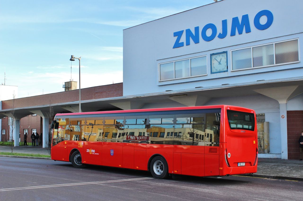 Autobusy městské hromadné dopravy ve Znojmě. Foto: Dopravní společnost Psota