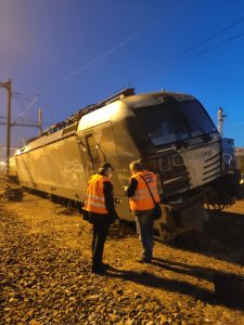 V Kolíně vykolejila lokomotiva Siemens Vectron. Foto: Drážní inspekce