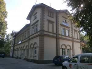 Nádražní budova Stráž nad Ohří. Pramen: Správa železnic
