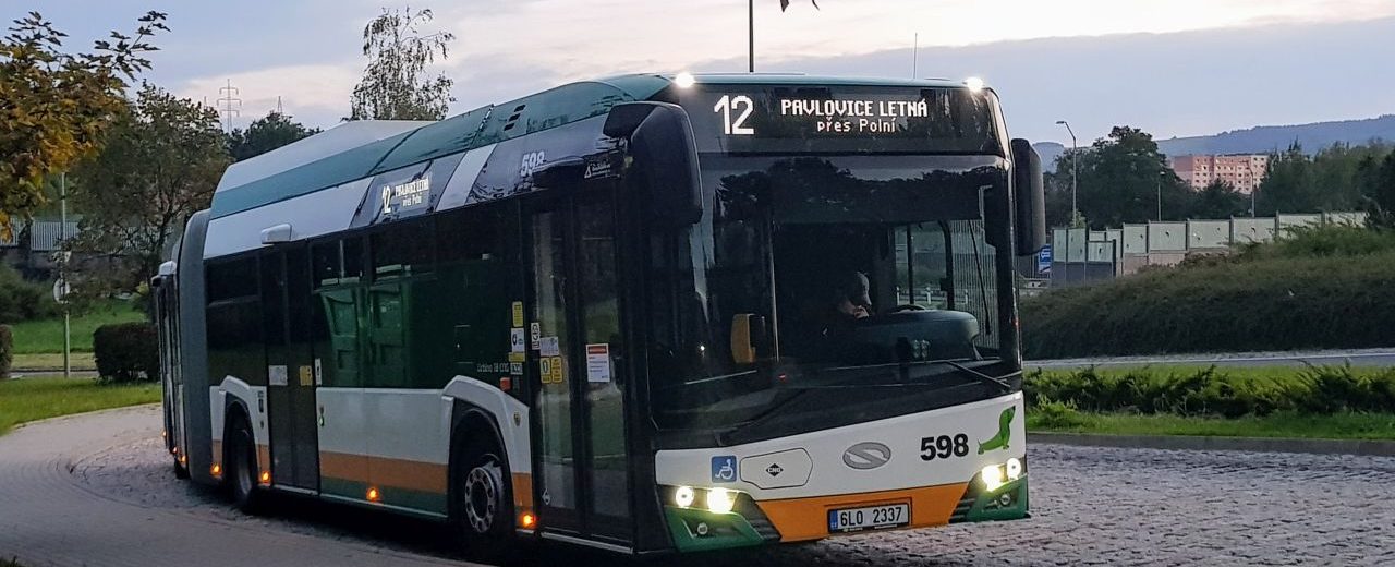 Autobus Solaris Urbino 18 v zastávce Zelené Údolí v Liberci. Foto: Jan Sůra / Zdopravy.cz