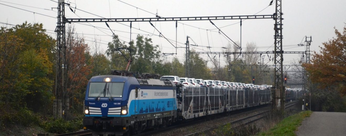 Lokomotiva Siemens Vectron Českých drah v čele nákladního vlaku ČD Cargo. Foto: ČD Cargo