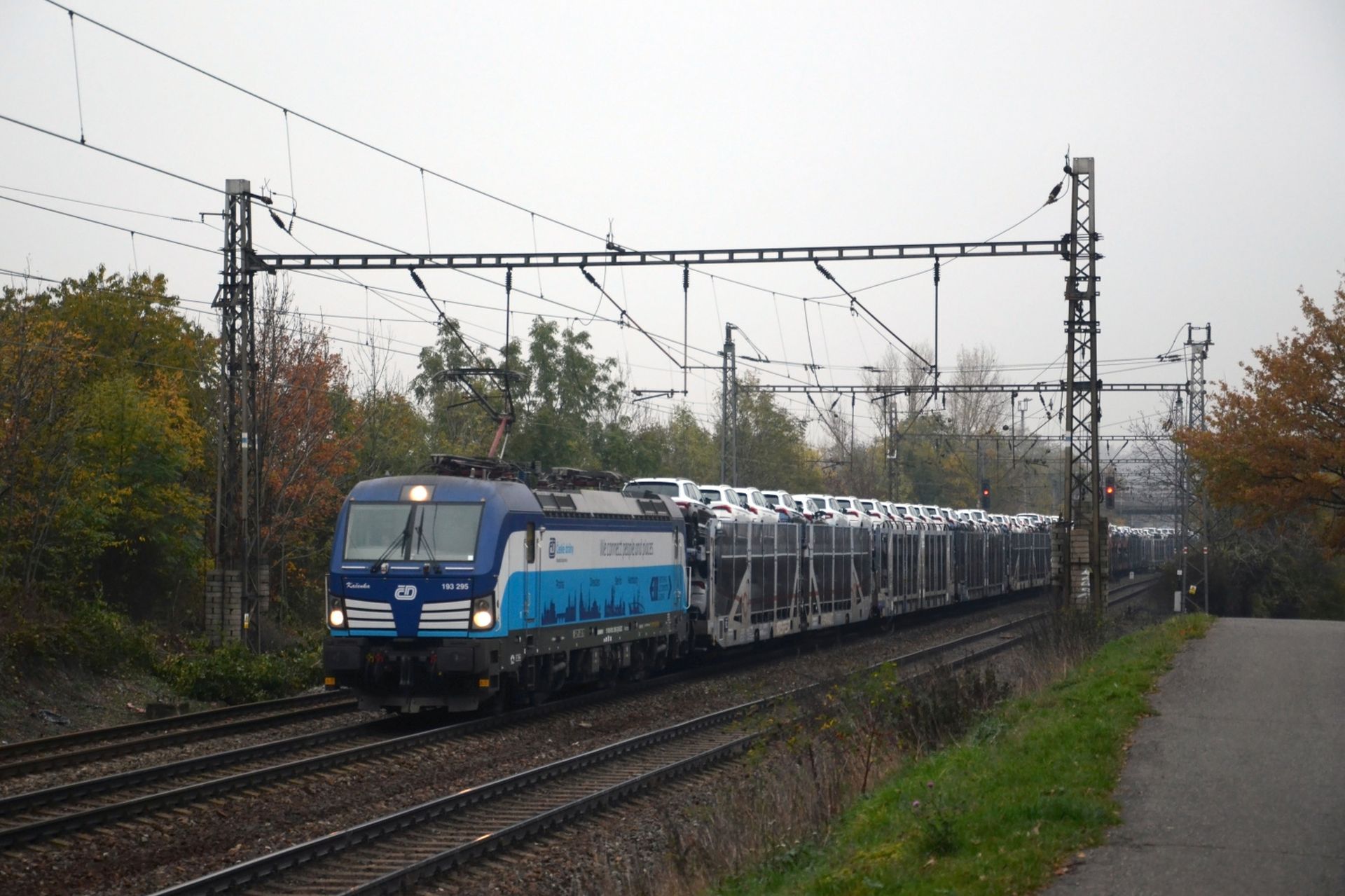 Lokomotiva Siemens Vectron Českých drah v čele nákladního vlaku ČD Cargo. Foto: ČD Cargo