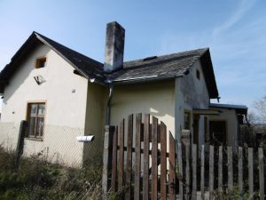 Drážní domek v obci Zvole k demolici. Foto: Správa železnic