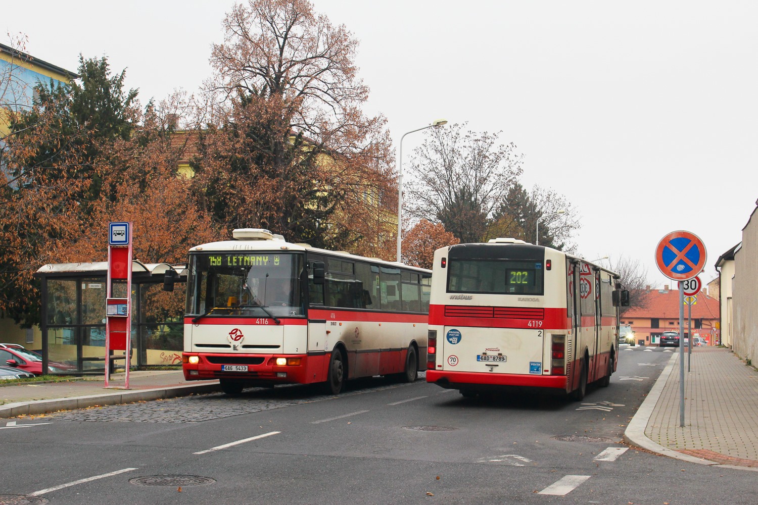 Autobusy Karosa B 951 v Letňanech. Foto: Ropid