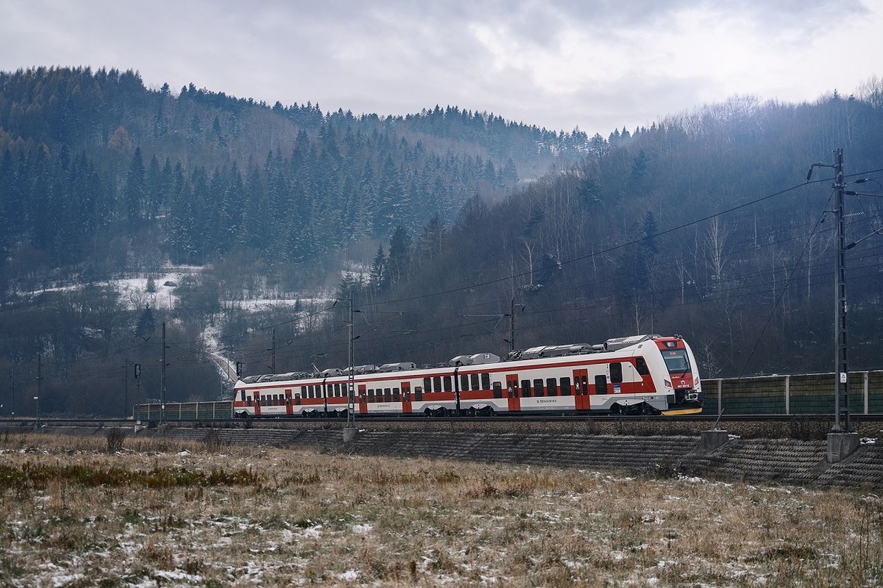 Elektrická jednotka Panter u Žiliny. Foto: ZSSK