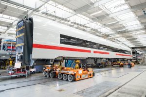 Vysokorychlostní jednotka ICE4 společnosti Deutsche Bahn během údržby. Pramen: Siemens Mobility