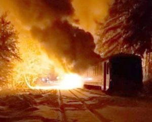 Požár rychlíku Arrivy v Chřibské. Foto: twitterový účet Jana Beránka