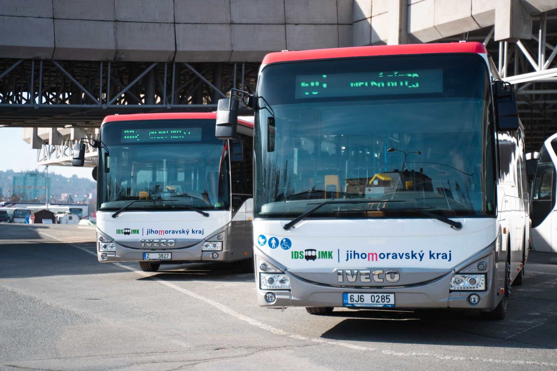 Jihomoravský kraj, autobusy v novém vizuálním stylu. Pramen: JMK