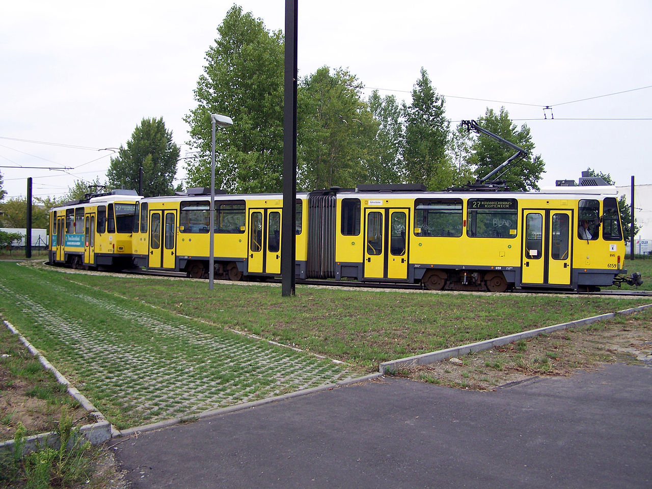 Tramvaj KT4Dm v Berlíně. By Christian Liebscher (Platte) - Own work, CC BY-SA 3.0, https://commons.wikimedia.org/w/index.php?curid=4638407