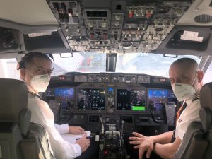 Tomáš Nevole a Adam Bednařík v kokpitu 737 MAX. Foto: Smartwings