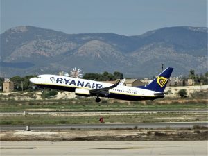 Boeing 737-800 společnosti Ryanair na odletu z letiště Palma de Mallorca. Foto: Hugh Llewelyn /Flickr.com