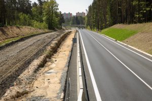 Přestavba silnice I/27 u Plzně na čtyřpruh. Pramen: ŘSD