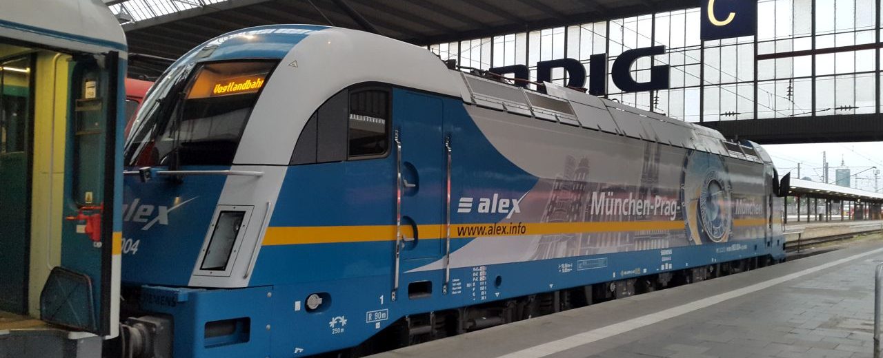 Lokomotiva Siemens řady 183 v čele expresu z Mnichova do Prahy. Foto: Dolansapur / Flickr.com