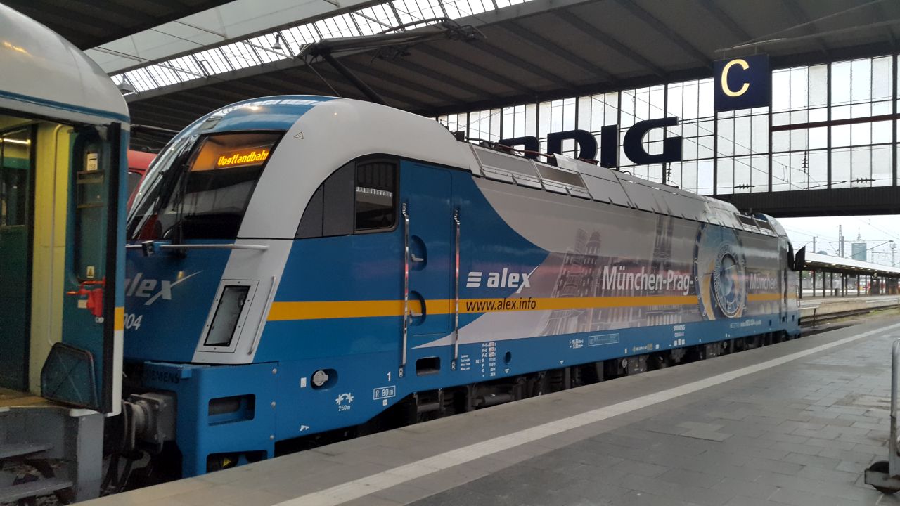Lokomotiva Siemens řady 183 v čele expresu z Mnichova do Prahy. Foto: Dolansapur / Flickr.com