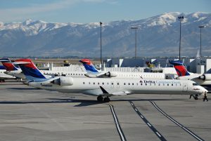 Letadla Bombardier CRJ900 v Salt Lake City v barvách Delta Air Lines a Skywest Airlines. Foto: Aero Icarus /Flickr.com