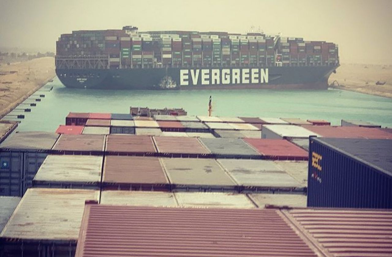 Loď Ever Given zablokovala Suezský průplav. Foto: Instagram / Fallenhearts17
