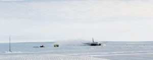 Přistání Boeing 767-300ER v Antarktidě. Foto: Sven Lidström, Norsk Polarinstitutt 
