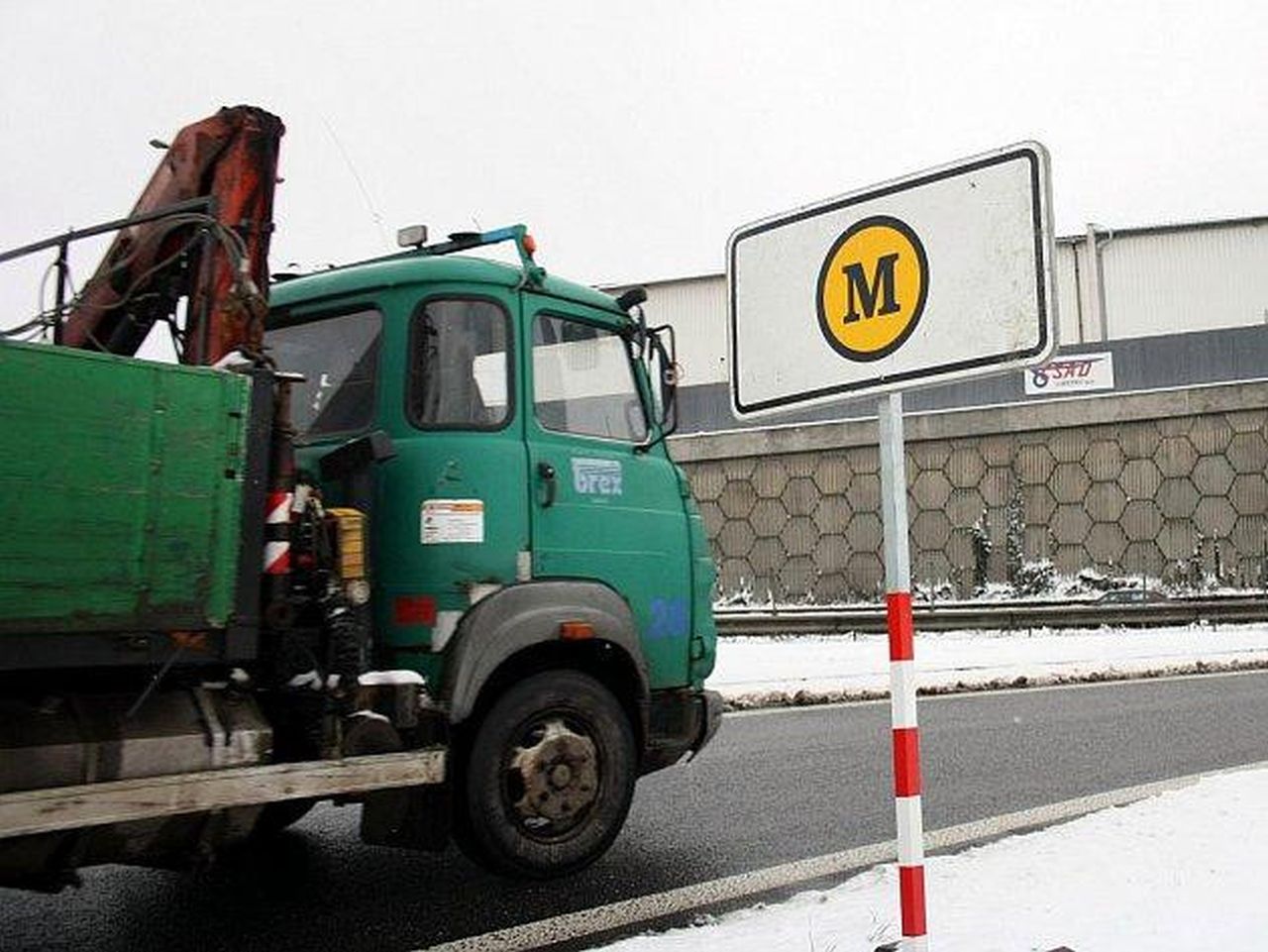 Nákladní auto před zpoplatněnou silnicí. Foto: Liberecký kraj
