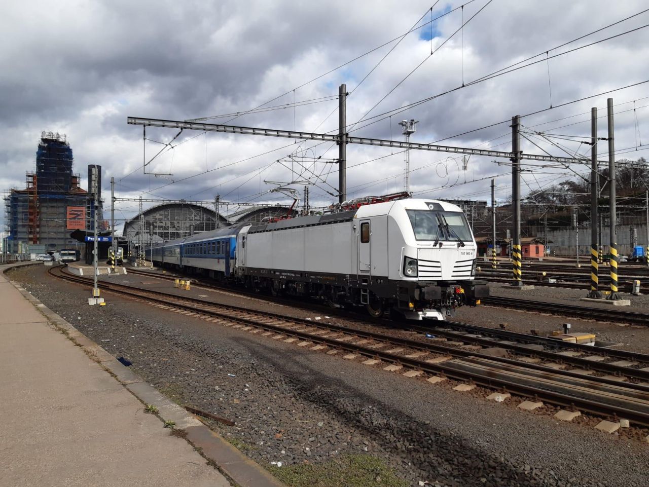 Lokomotiva řady 193 Siemens Vectron pronajatá Českými drahami na pražském hlavním nádraží. Foto: České dráhy