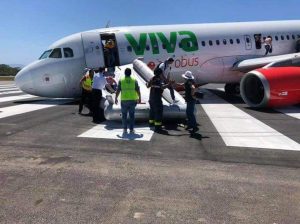 Kolaps podvozku Airbus A320 společnosti Viva Aerobus v Puerto Vallarta. Foto: Metropolitano Ags / Twitter.com