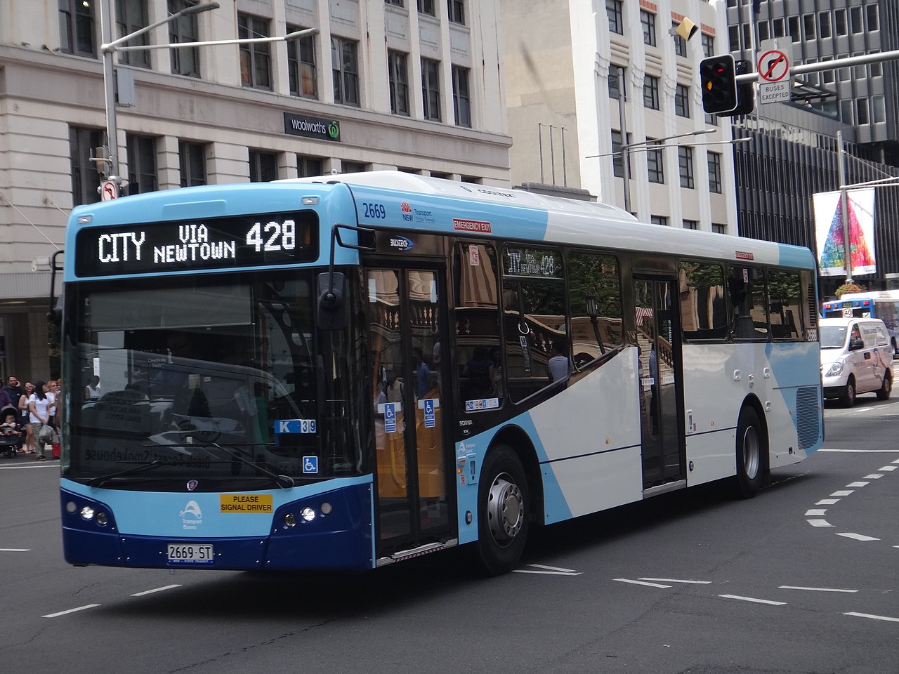 Autobus MHD v Sydney. Pramen: https://commons.wikimedia.org/w/index.php?curid=61516606