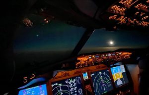 V kokpitu 737 MAX 8 při letu ze Seattlu do Bukurešti. Foto: Blue Air