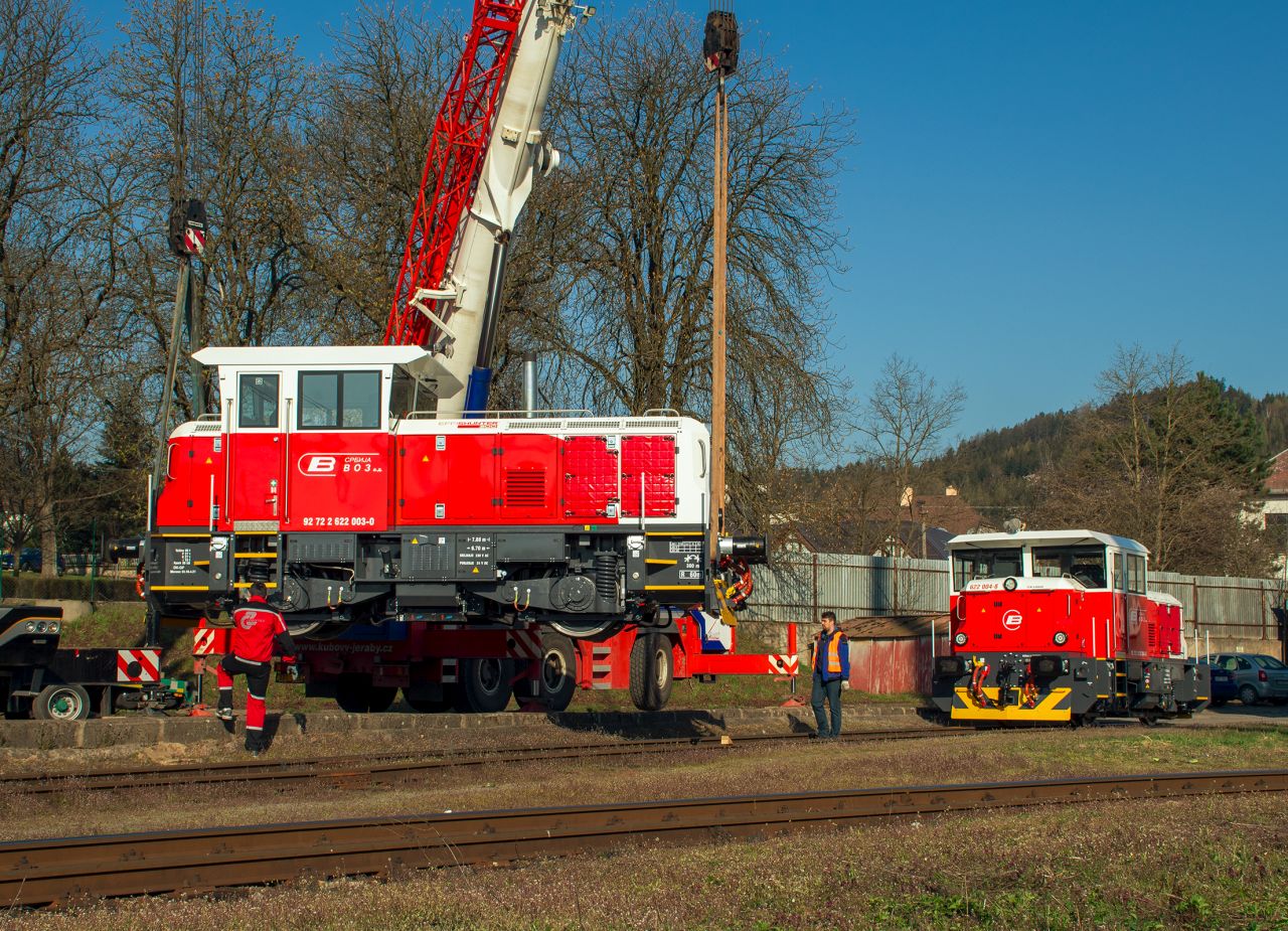 Nakládka lokomotiv EffiShunter 300 do Srbska. Foto: Dalibor Palko
