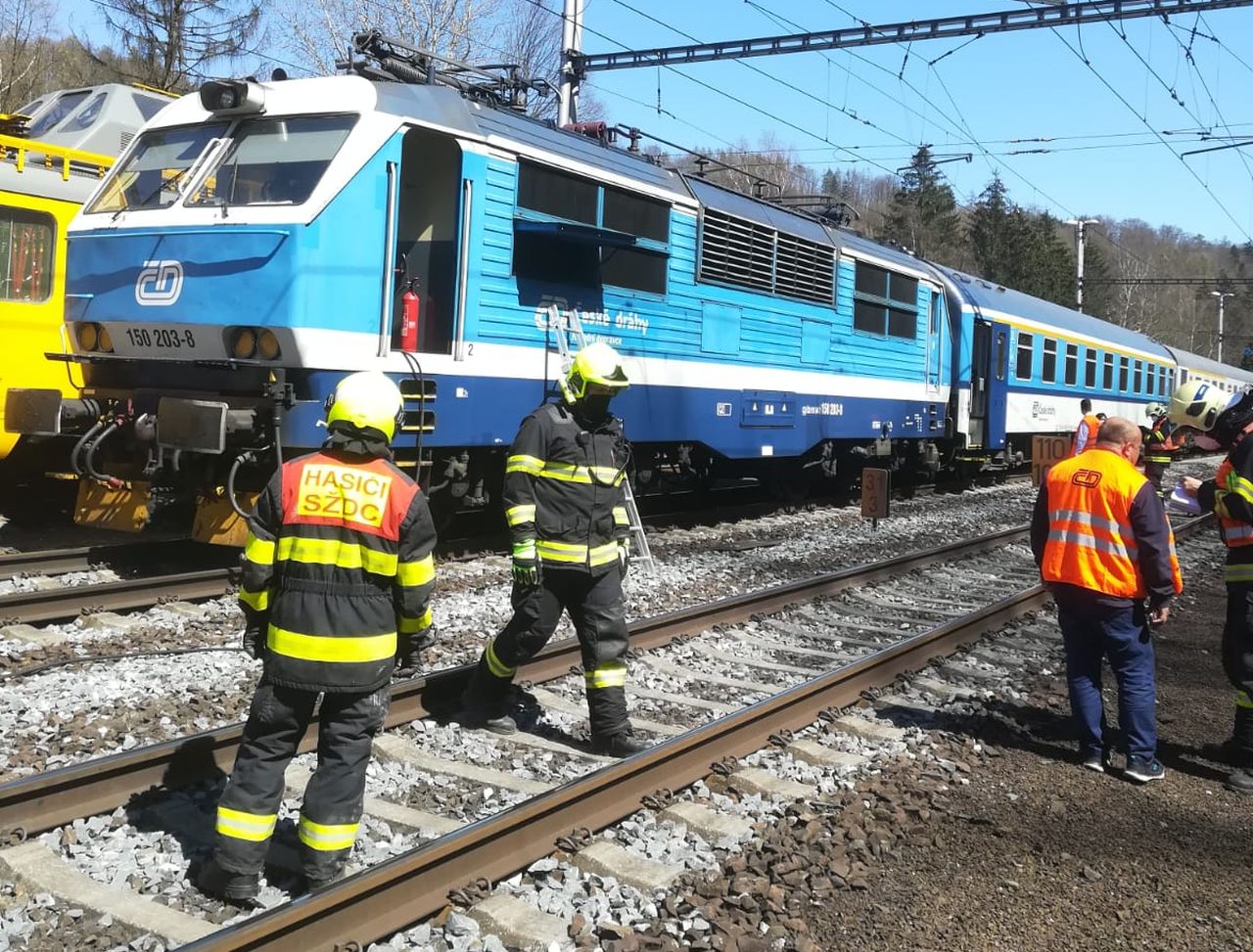 Požár lokomotivy v Hoštejně. Foto: HZS Olomouckého kraje