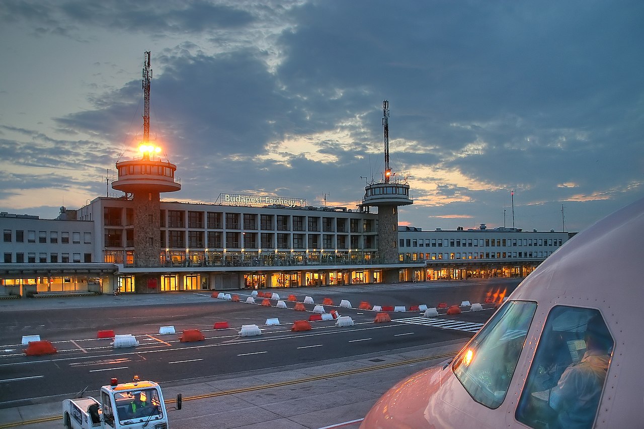 Letiště Ference Liszta, Budapešť. Autor: © Raimond Spekking / CC BY-SA 4.0 (via Wikimedia Commons), CC BY-SA 4.0, https://commons.wikimedia.org/w/index.php?curid=7065179