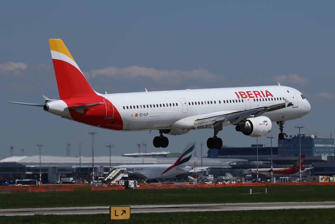 Airbus A321 společnosti Iberia v Praze. Foto: Letiště Praha