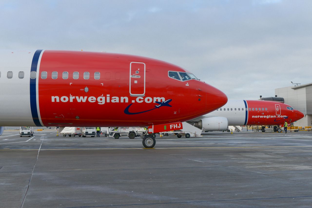Boeingy 737-800 společnosti Norwegian Air Shuttle na letišti Gatwick. Foto: Simon Wright / Norwegian.com