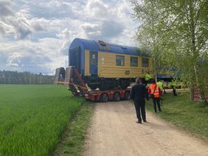 Stěhování lůžkového vozu WLABee z Němčic do Brna. Foto: Albert Fikáček
