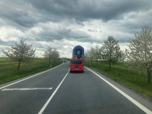 Stěhování lůžkového vozu WLABee z Němčic do Brna. Foto: Albert Fikáček