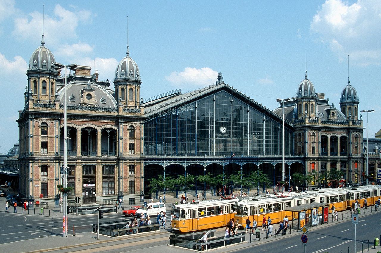Budapešť - Západní nádraží. Autor: Herbert Ortner (diskuse · příspěvky) – Vlastní dílo, CC BY 2.5, https://commons.wikimedia.org/w/index.php?curid=718131