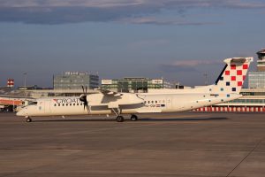 Letadlo letadlo Bombardier Dash 8 společnosti Croatia Airlines v Praze. Pramen: Letiště Praha