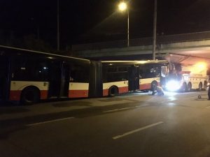 Nehoda autobusu v Brně. Foto: HZS JMK